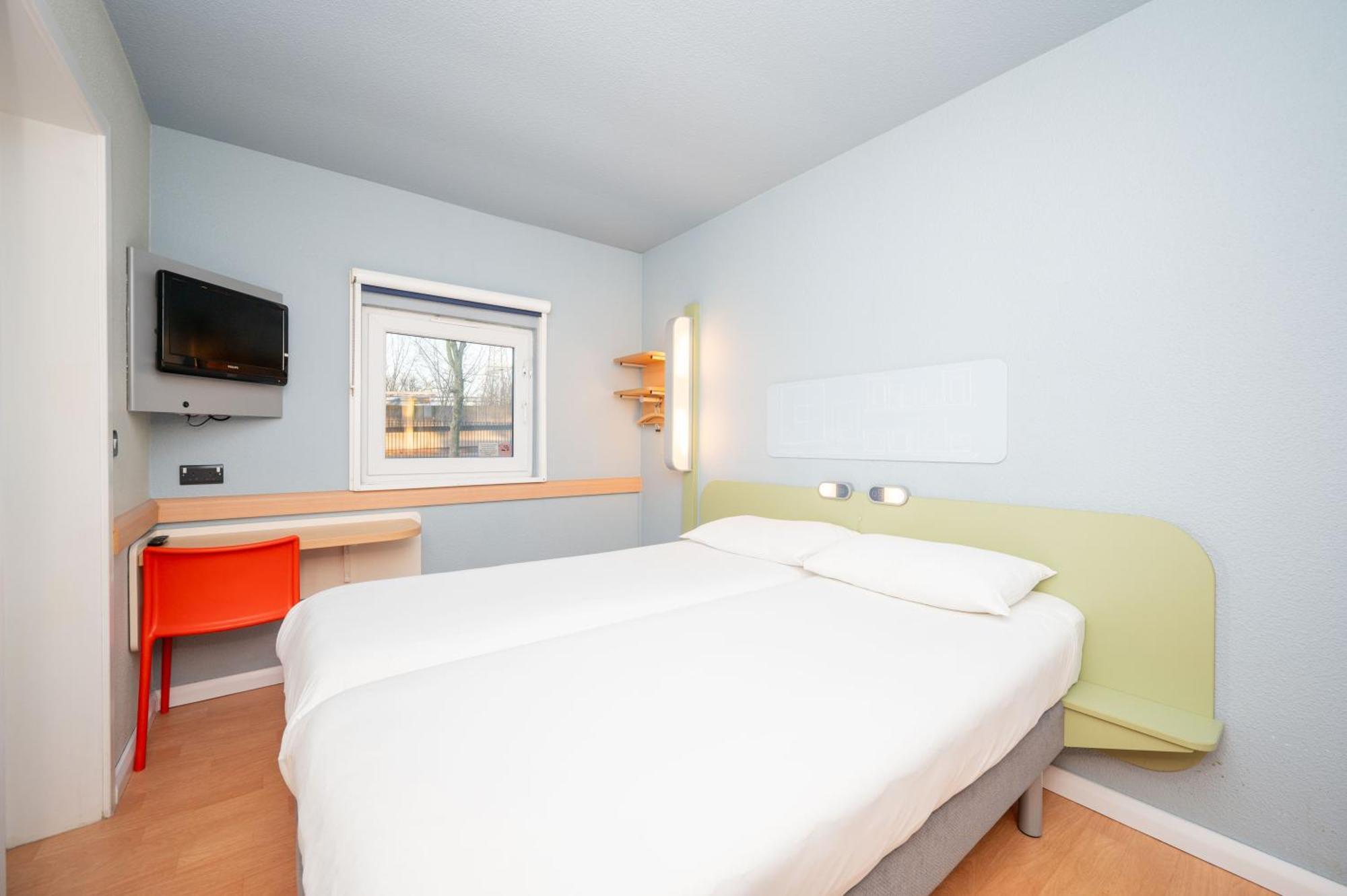 Ibis Budget London Barking Баркінг Екстер'єр фото