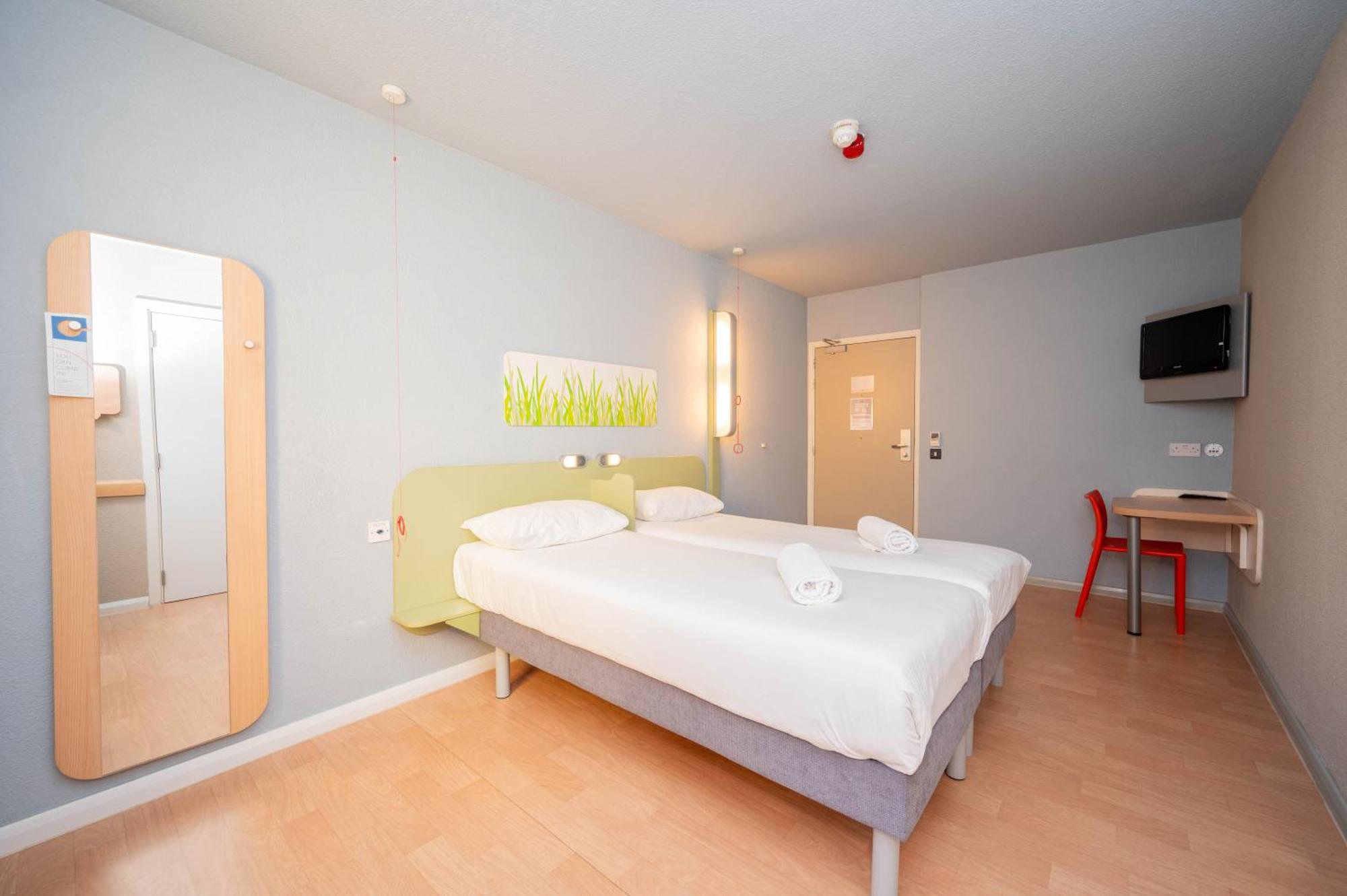 Ibis Budget London Barking Баркінг Екстер'єр фото
