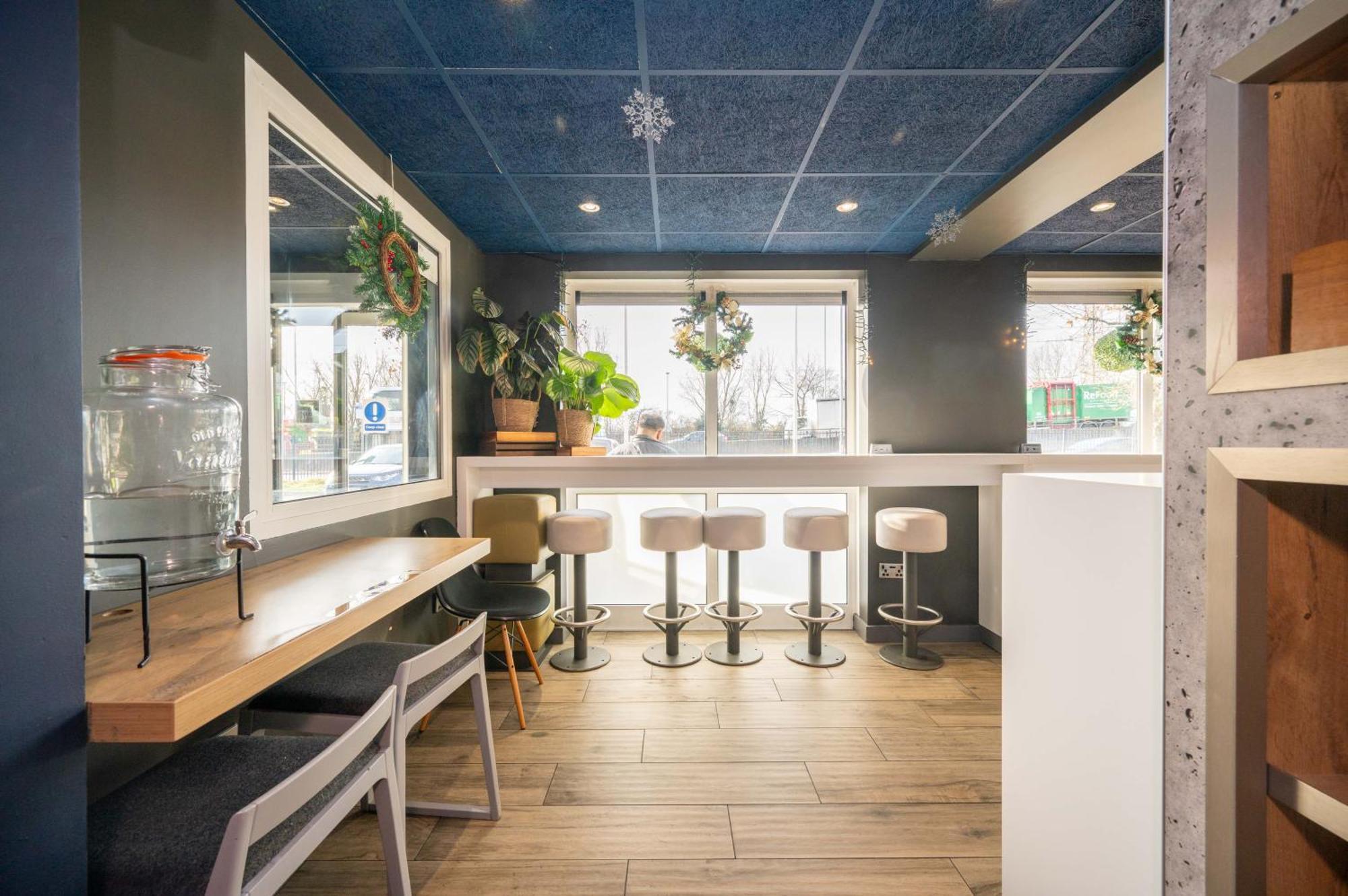Ibis Budget London Barking Баркінг Екстер'єр фото