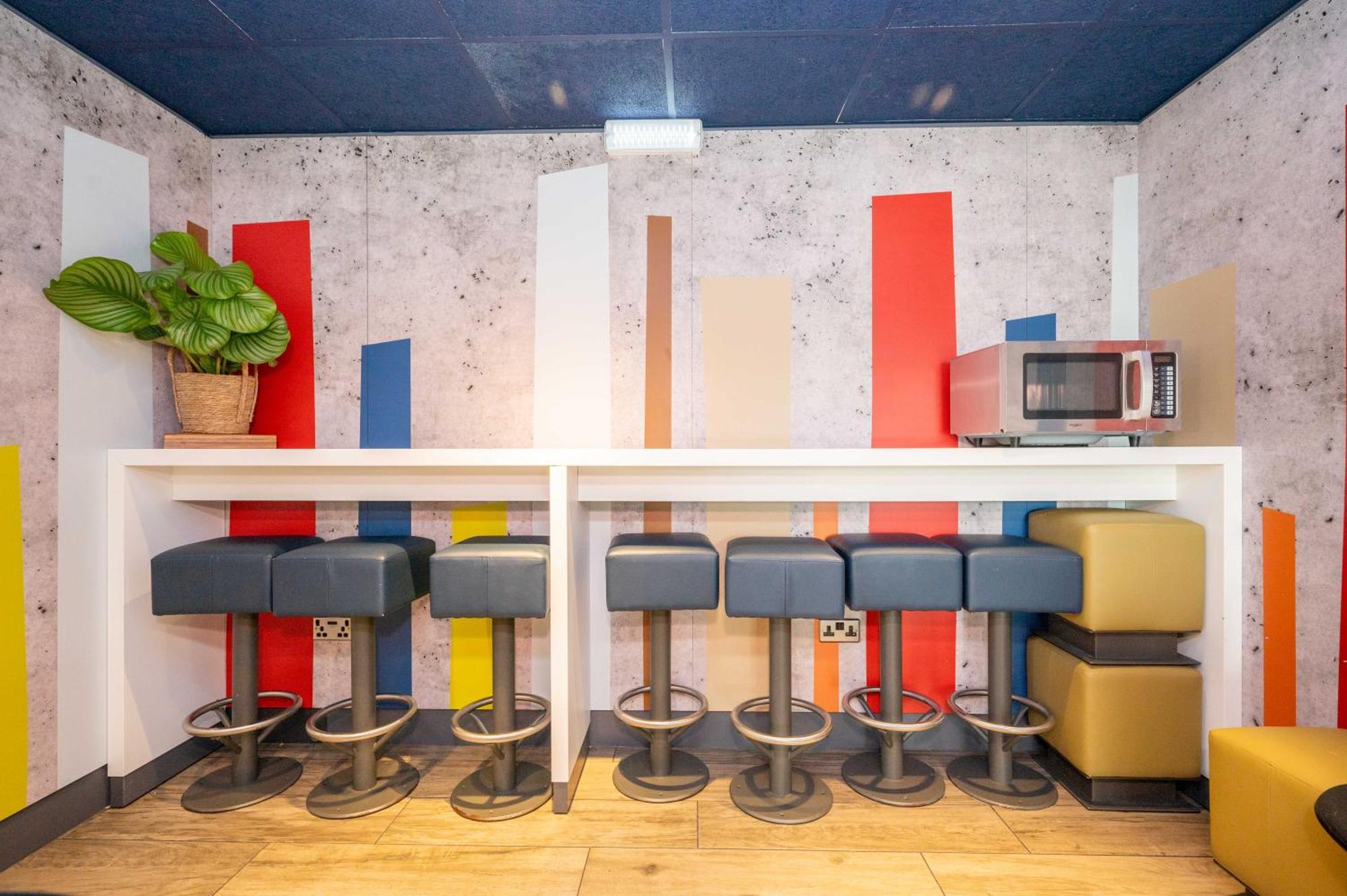 Ibis Budget London Barking Баркінг Екстер'єр фото