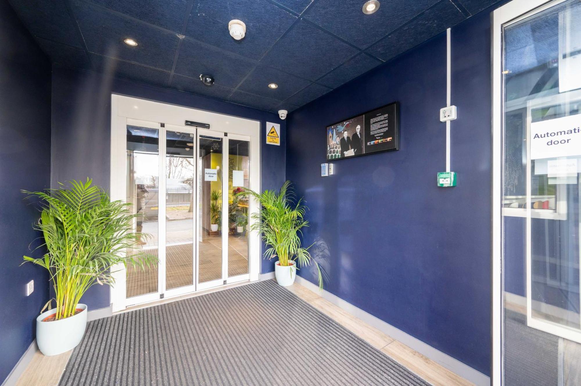 Ibis Budget London Barking Баркінг Екстер'єр фото