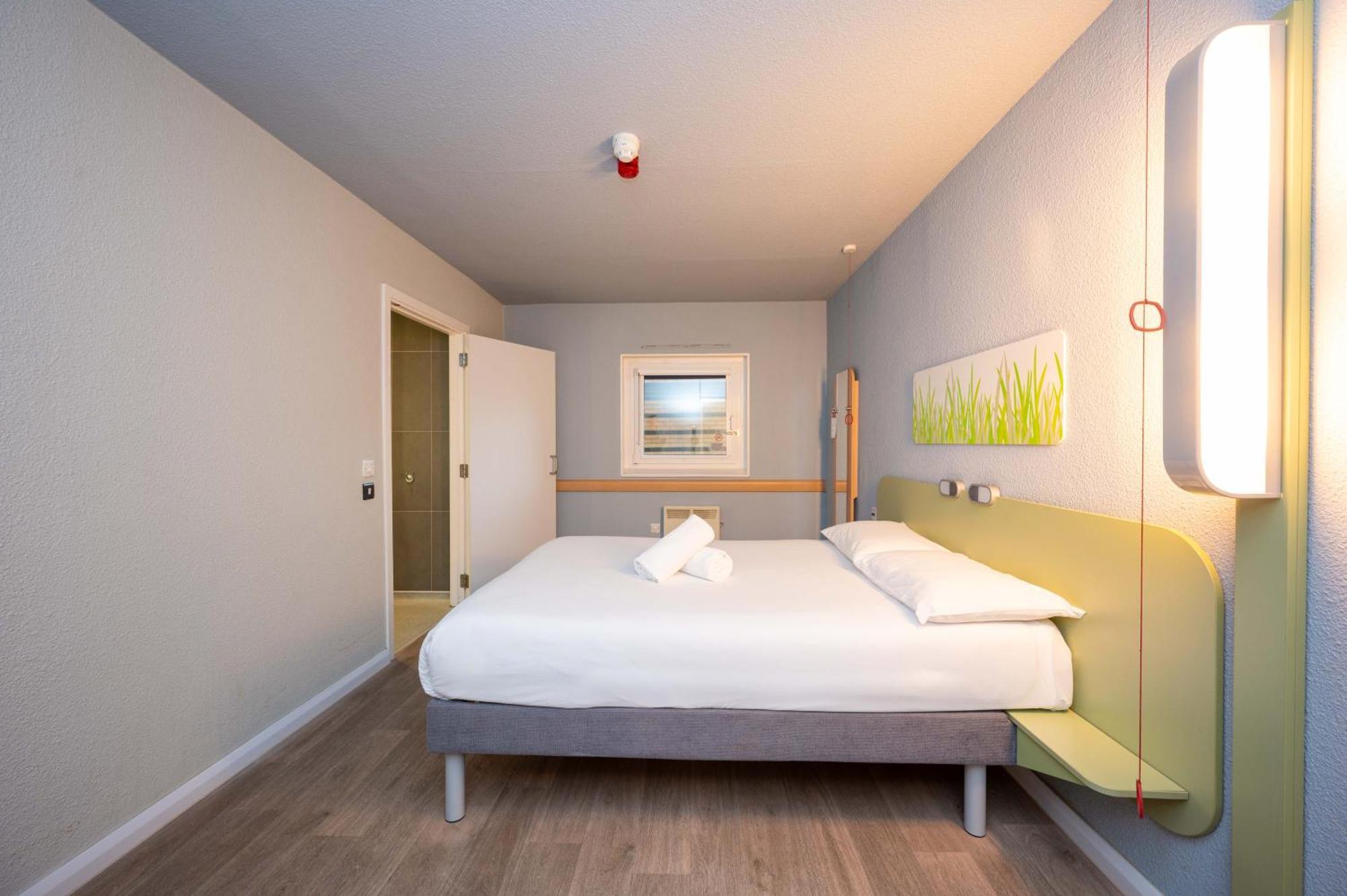 Ibis Budget London Barking Баркінг Екстер'єр фото