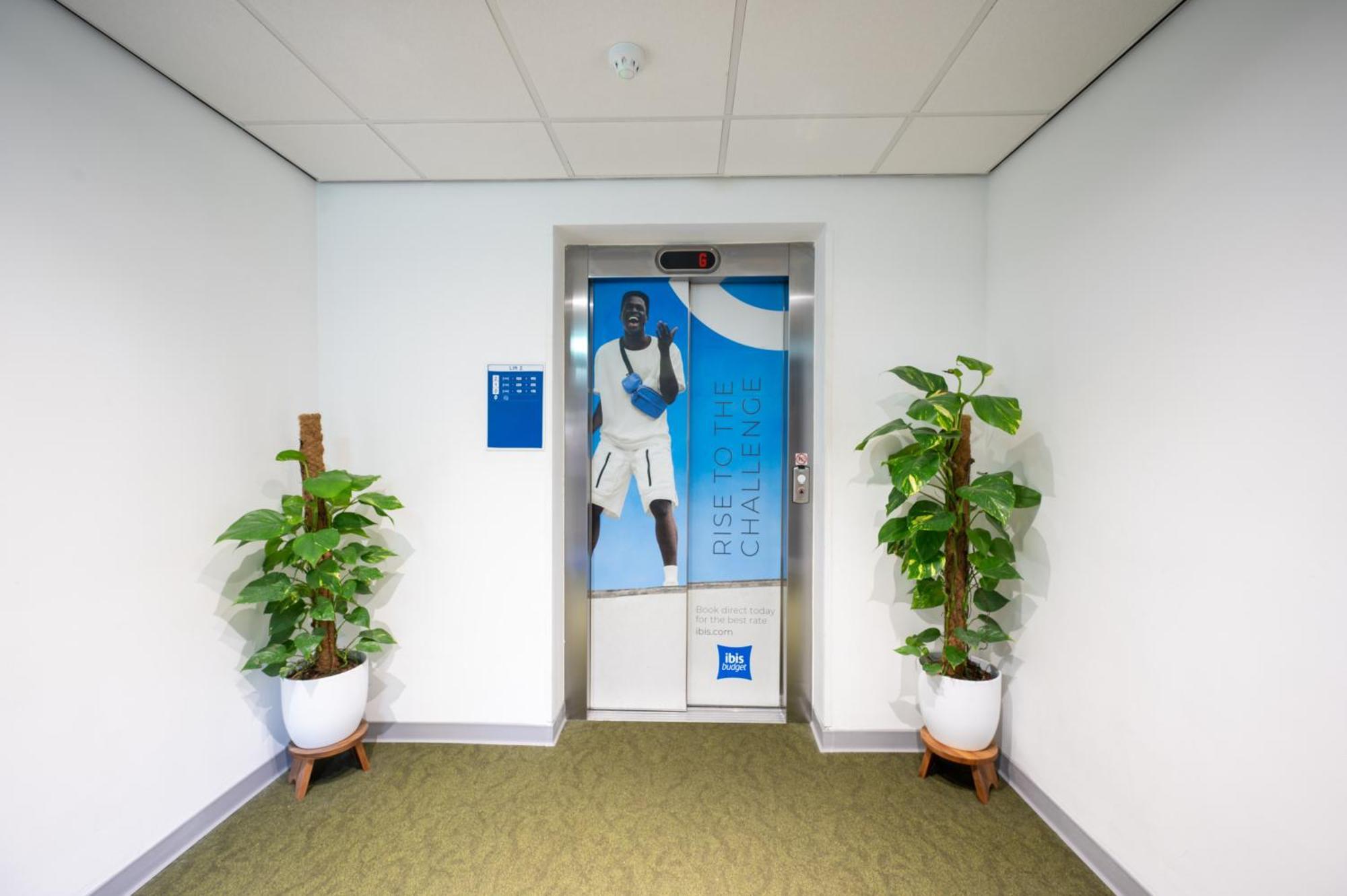 Ibis Budget London Barking Баркінг Екстер'єр фото