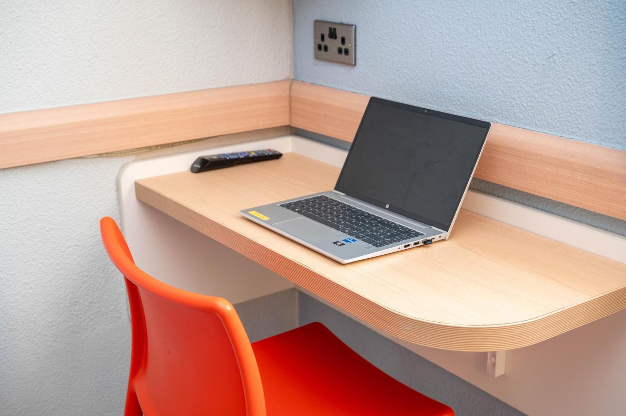 Ibis Budget London Barking Баркінг Екстер'єр фото