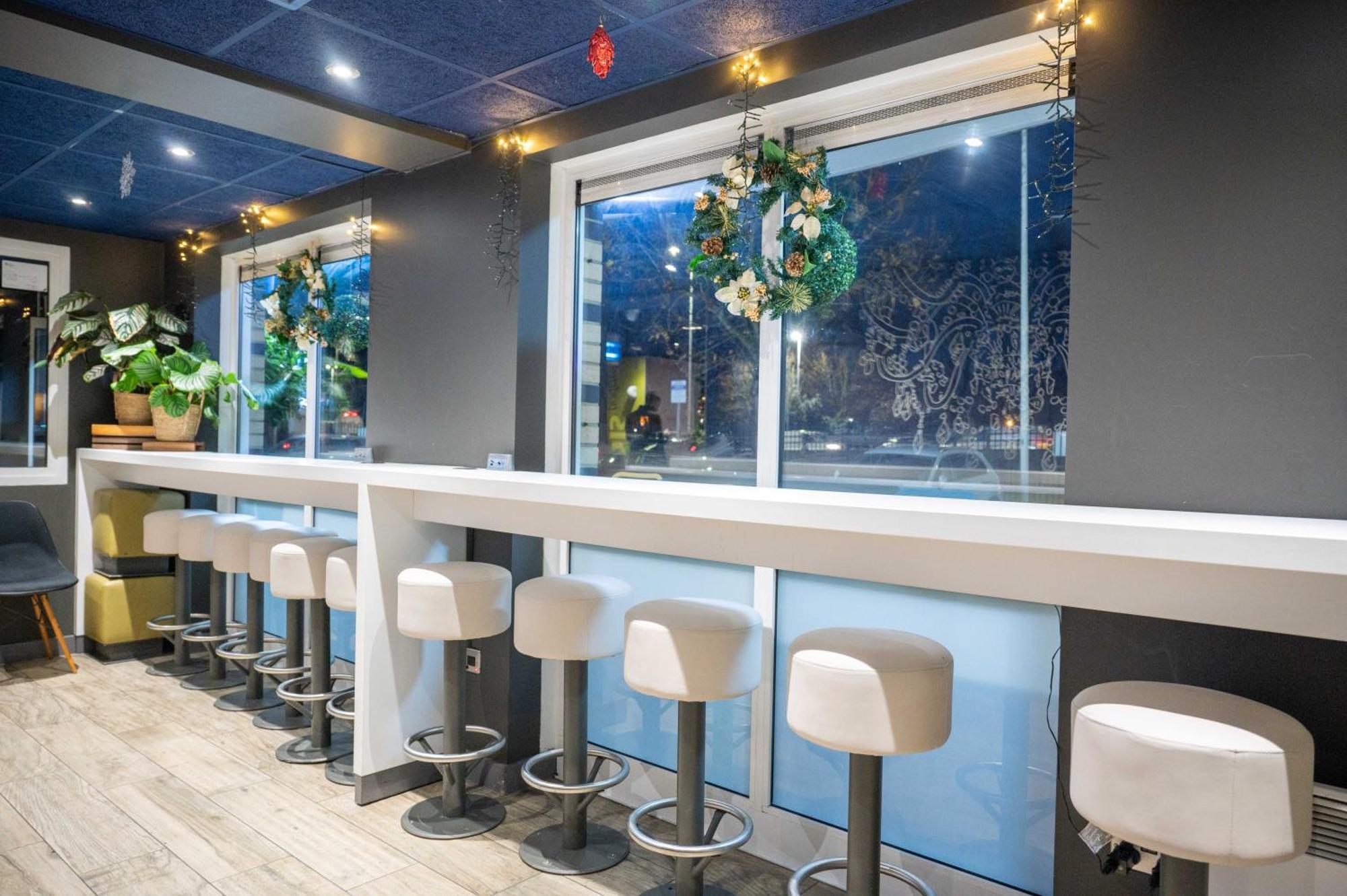 Ibis Budget London Barking Баркінг Екстер'єр фото