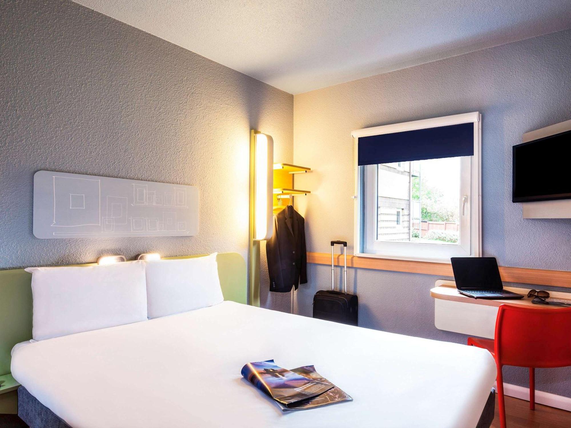 Ibis Budget London Barking Баркінг Екстер'єр фото